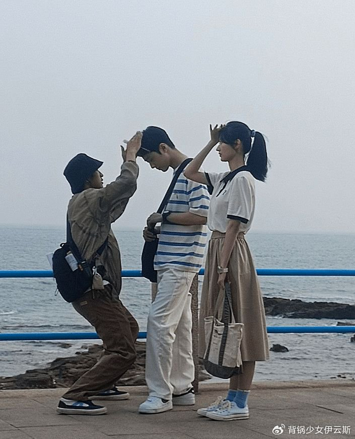 赖冠霖杨雨潼校服路透来了!自行车戏份好甜,纯爱党已嗑疯