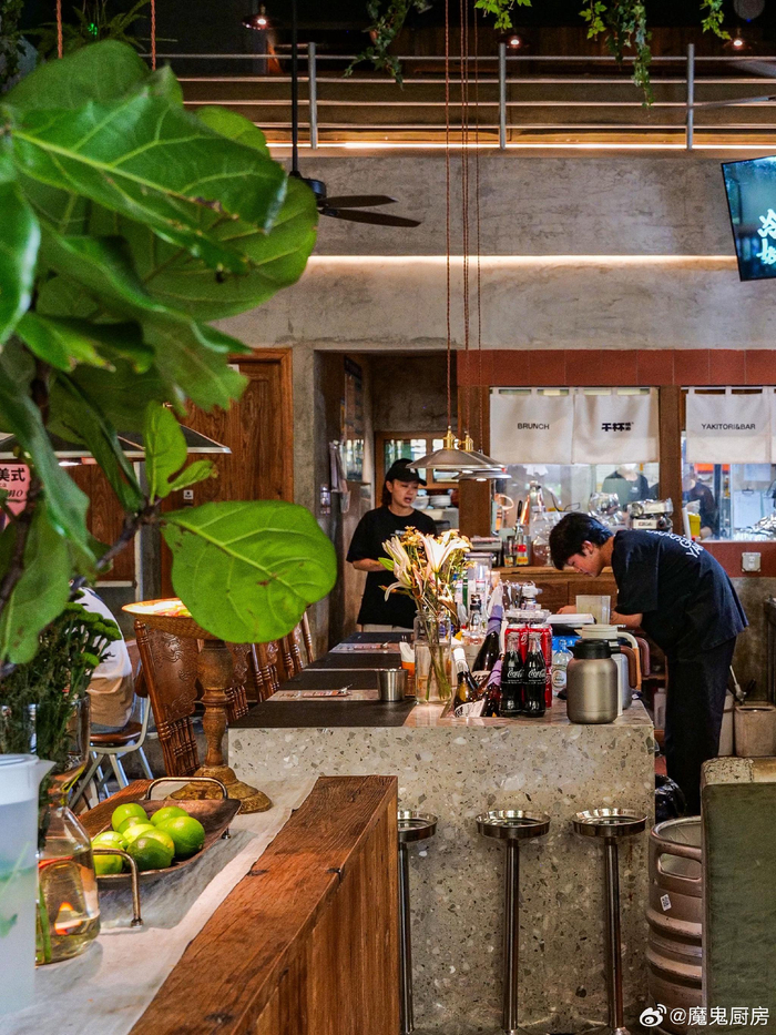 路过一家店,被他们装修风格吸引 深夜食堂的感觉,真的拒绝不了 没怎么