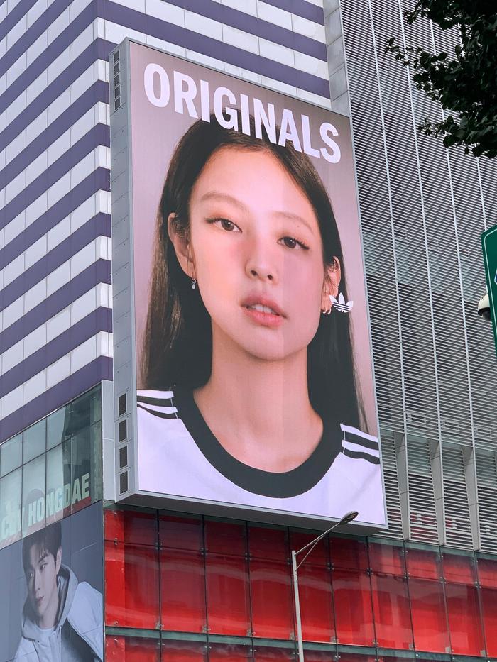 jennie合影 爱上三叶草