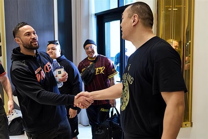 不过因为鲍勃·阿鲁姆需要在接下来的一段时间内进行环球"出差",所以
