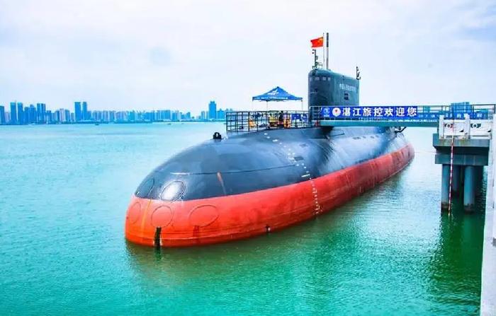 在中国海军潜艇部队中已经退役,被地方政府改造成国防教育基地