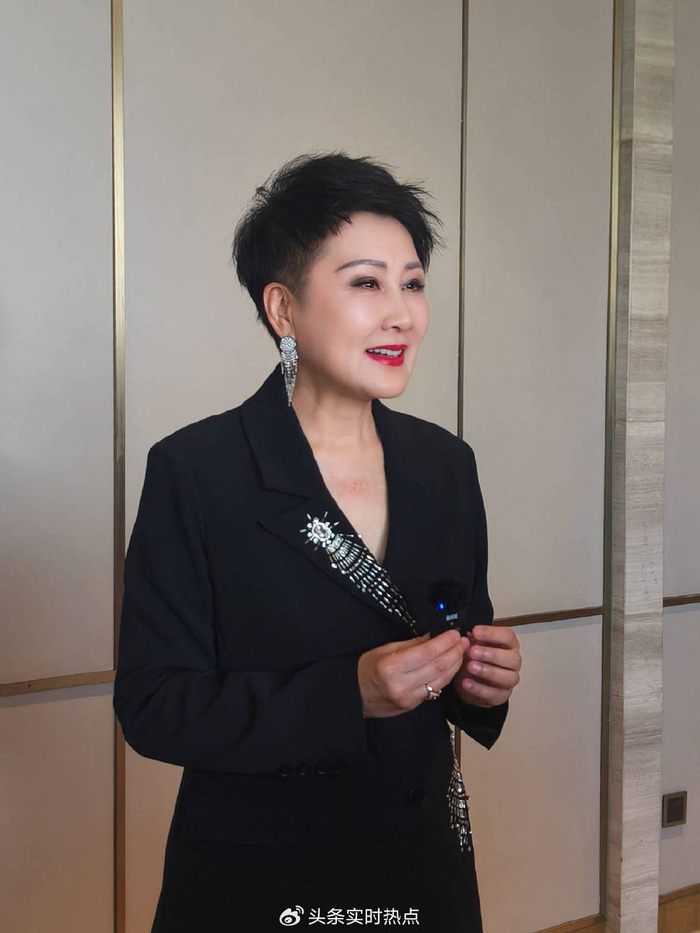 德艺双馨演员凯丽亮相m榜荣誉之夜 彰显口碑影响力传递文艺正能量