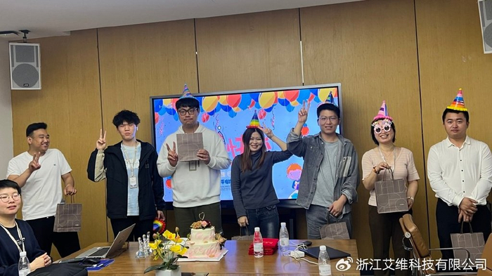 乘风而上 逐梦前行 | 艾维人的4月,迎风肆意绽放,肆意奔跑!