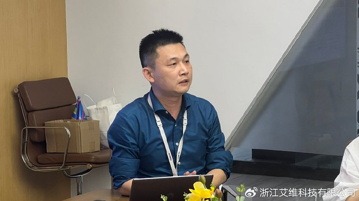 乘风而上 逐梦前行 | 艾维人的4月,迎风肆意绽放,肆意奔跑!