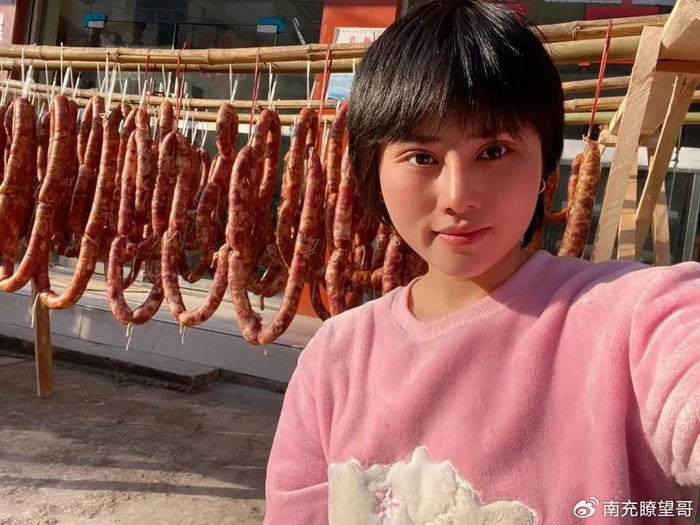 看了她你绝对要惭愧!南充嘉陵最大"网红"前些天做了这件事