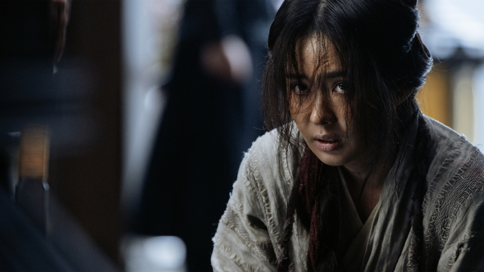 刘学义 饰)的突然求婚,她一开始不敢接受,声称两人身份早已"云泥之别"