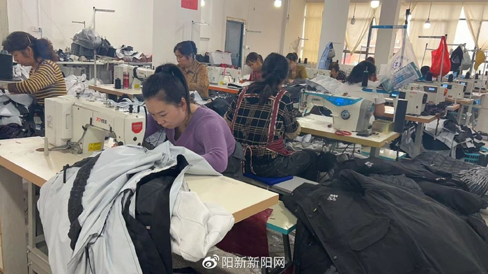白沙服装店：街头服饰的新风尚
