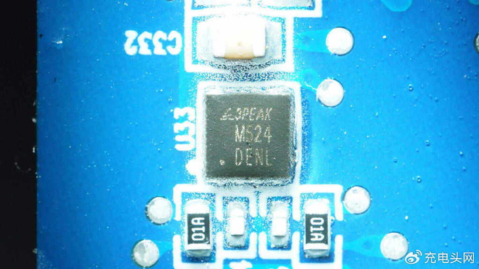 一颗驱动器芯片来自思瑞浦,型号tpm27524,用于隔离变压器驱动.