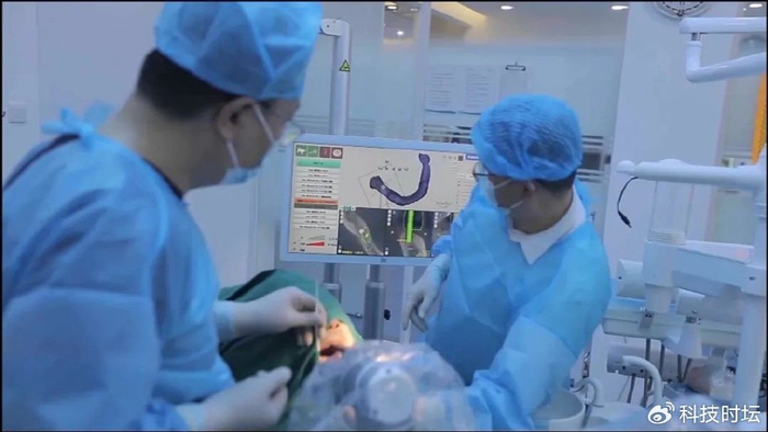 抚顺宏伟口腔引入全球首款自主式种植牙手术机器人|机器人|口腔|种植牙_新浪新闻