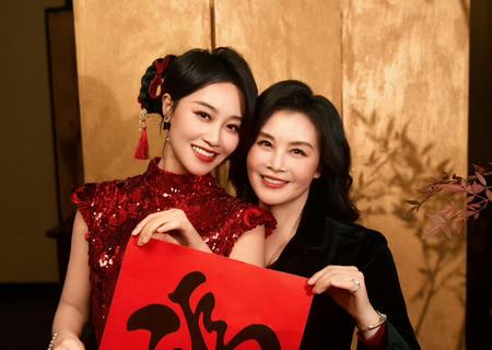 基因太强大了，好漂亮大气的两张脸，妈妈特别有气质