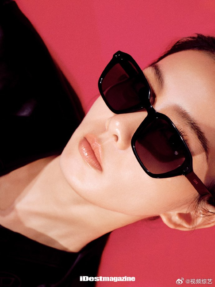 刘诗诗《idest magazine》四周年封面 刘诗诗冷脸气场十足!__财经头条