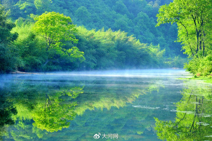 使连康山自然保护区的风景雄比北国,秀甲江南,成为寻幽访古,舒心踏青