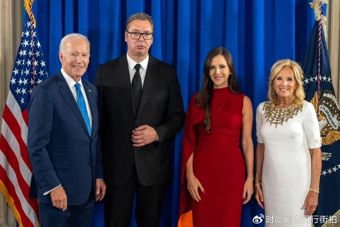 配大波浪卷发很惊艳,女神气质啊|武契奇|吊带裙|娇妻_新浪新闻