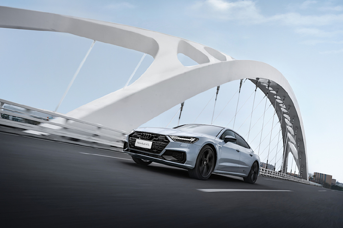 试驾神的孩子全开车龙年第一启示是新上汽奥迪a7l给的