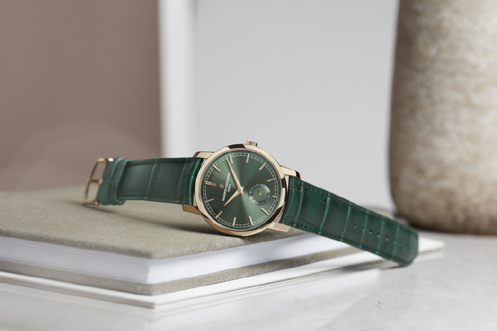 内部搭载江诗丹顿自制手动上链机芯,动储长达65小时,性能也很优越.