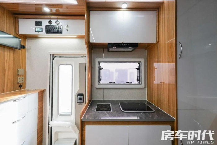 高赛平头轻卡房车跃进h500底盘空间大水电足家庭旅居优选