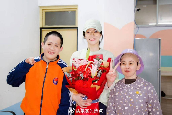 陈紫函连续十二年生日公益行捐赠上万元物资关爱孤独症儿童