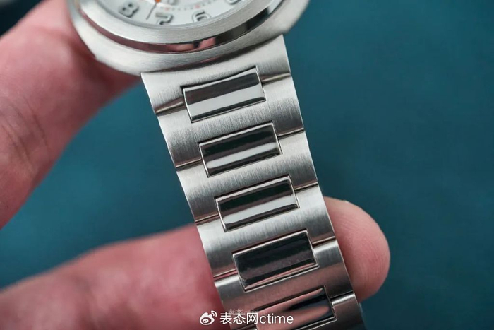 大热门太难买,小热门太普通,这块6万小尺寸钢表成了目前的实力之选