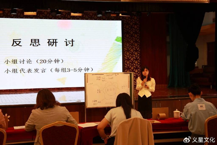杜老师表示整节课和幼儿园衔接很紧,语言生动童趣,环节设计巧妙,用多