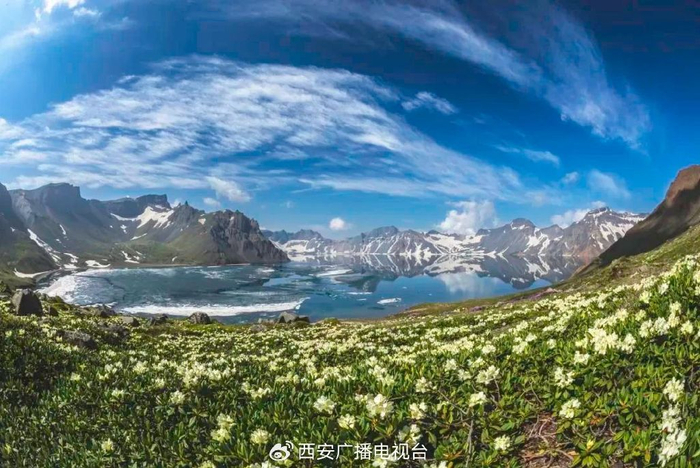 在这里检票上山(特别注意不要开车到景区山门哦~)长白山池西游客服务