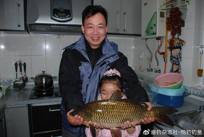 周旋了三个多小时,这条大鲤鱼还是跑了……|大鱼|抄网|和弦_新浪新闻