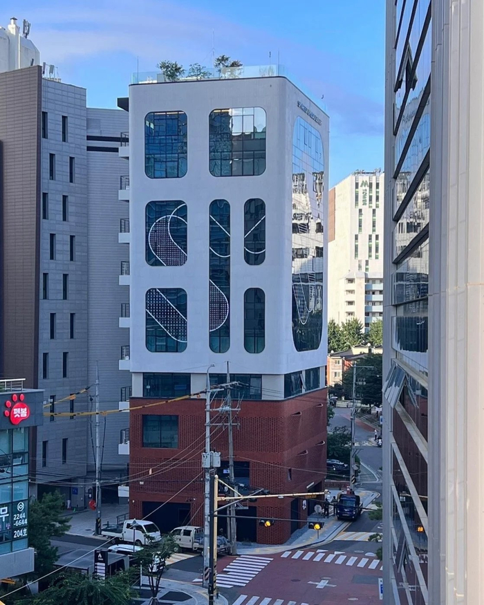 首尔圣水洞新建的sm大楼你贡献了几块砖