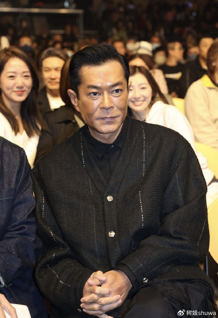 50岁歌手首办演唱会感触落泪,8岁儿子献唱罕露脸,孙耀威担任嘉宾