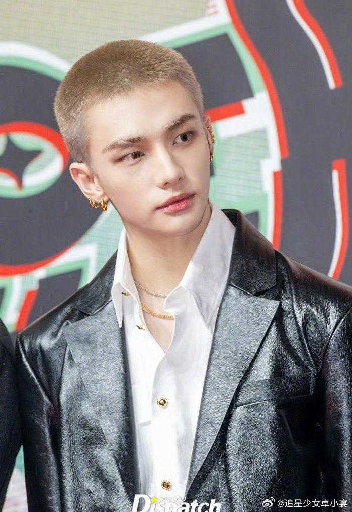 黄铉辰寸头是谁选的这个发型 孩子之前发型多好看呢cody