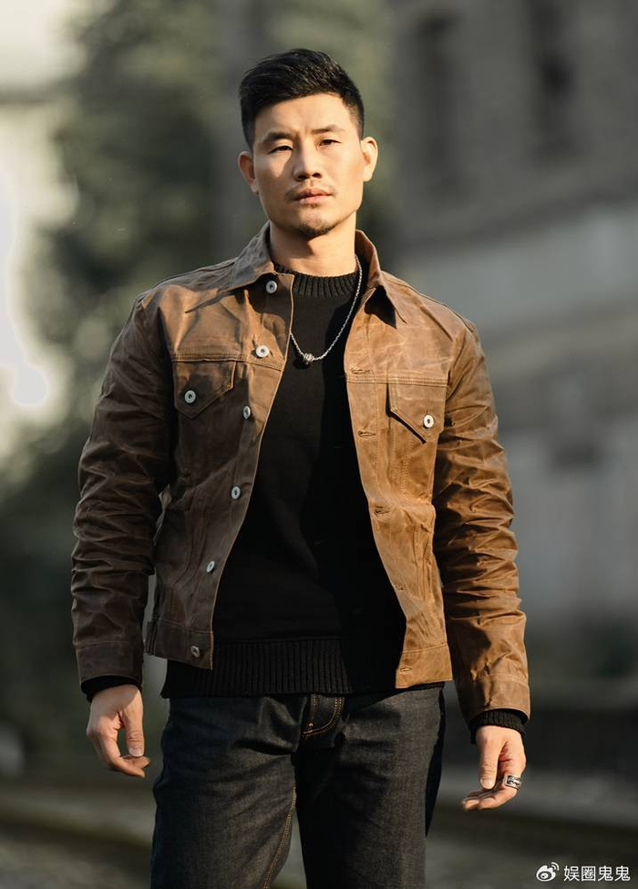 亚洲头号硬汉嘎子哥谢孟伟 轨道写真展现硬汉本真魅力|谢孟伟|嘎子