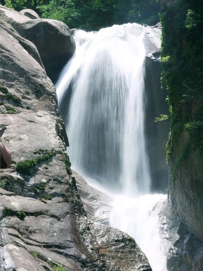 走,去九水降个温~via:@崂山风景区官方微博 671/ 9九水十八潭水力