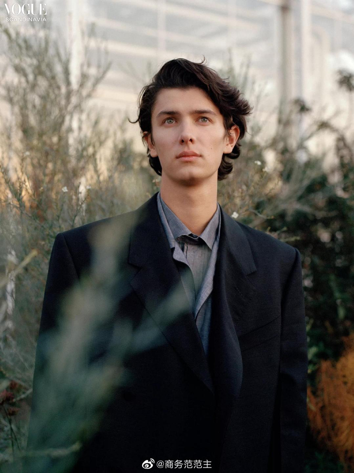 丹麦最帅王子nikolai登上vogue scandina版封面