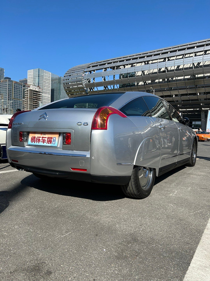 法国总统座驾雪铁龙c6