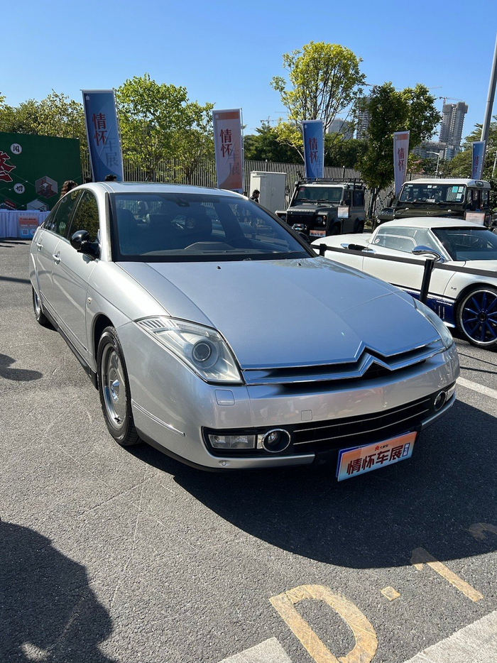 法国总统座驾雪铁龙c6