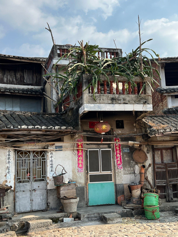 骑行路过诏安官陂镇凤山楼中国古代联排别墅小区