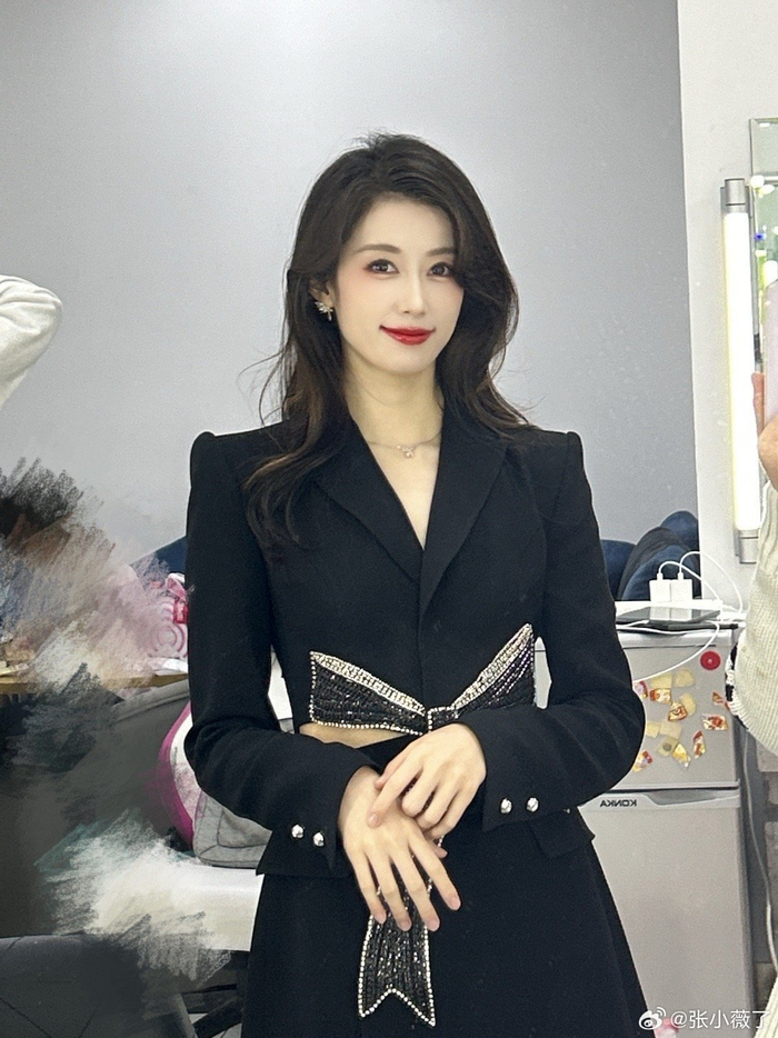 拽姐出没lpl互动主持张小薇晒照