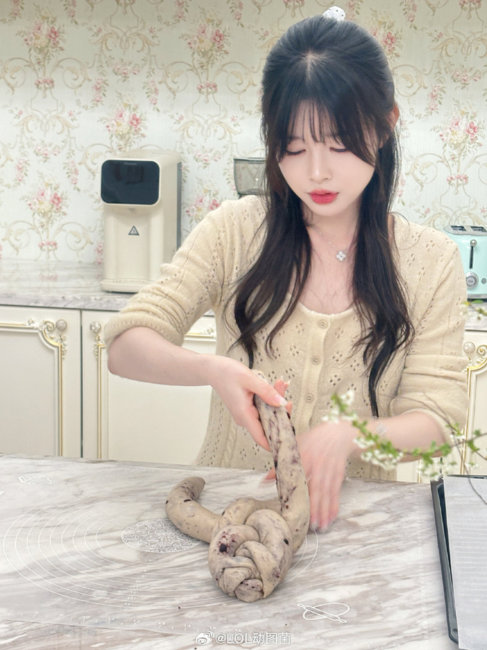 贤惠doinb妻子糖小幽晒照不要叫我宝宝你知道的我最吃这一套了