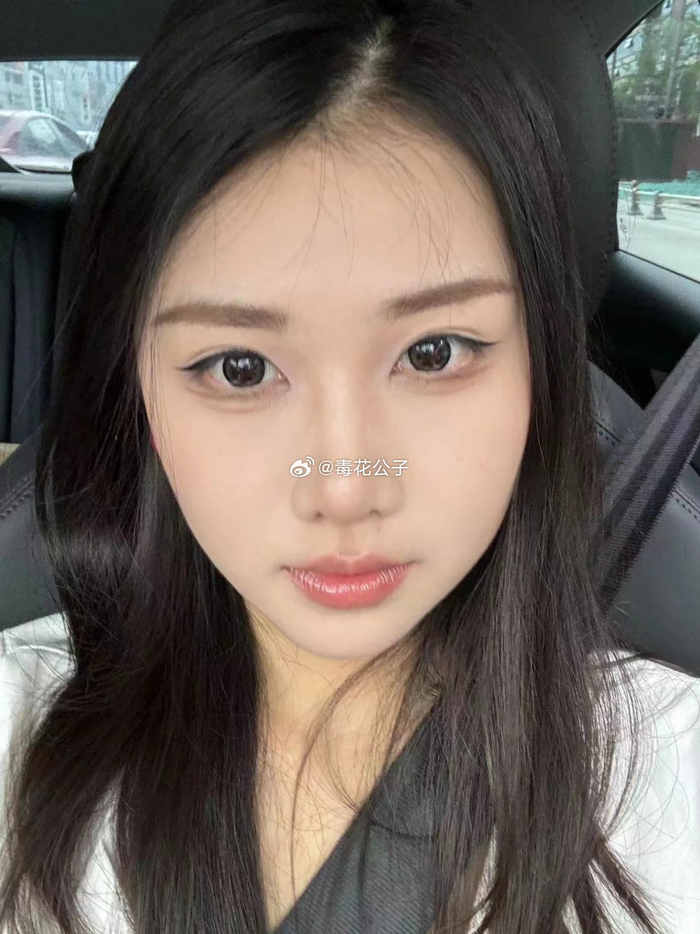 虽然化了妆但没有磨皮姐妹一开始问我的上海的杨璐和吕辉割双眼皮怎么