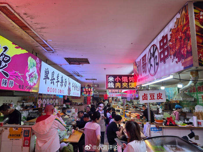 来本溪先到新玛特地下来吃卤豆腐皮,还有冷面炸串,吃完逛一逛站前小吃