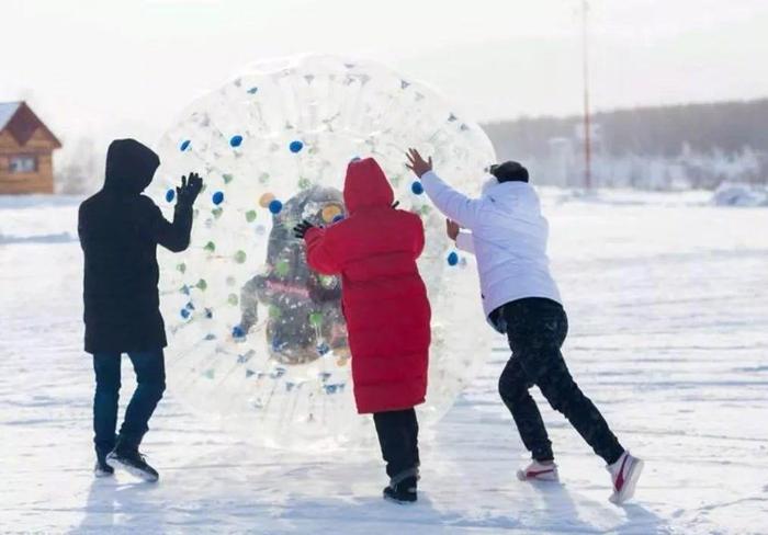 單人全天單板滑雪票130元;入園需購買滑雪場門票30元/人次 (必買)