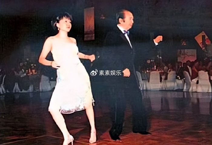 何鸿燊梁安琪昔日跳舞画面:舞姿优美灵动,四太像只飞舞的蝴蝶|何鸿燊
