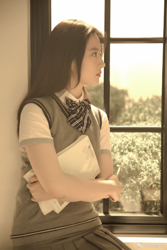 学生校园时代的刘亦菲 茜茜的少女感真的太足了