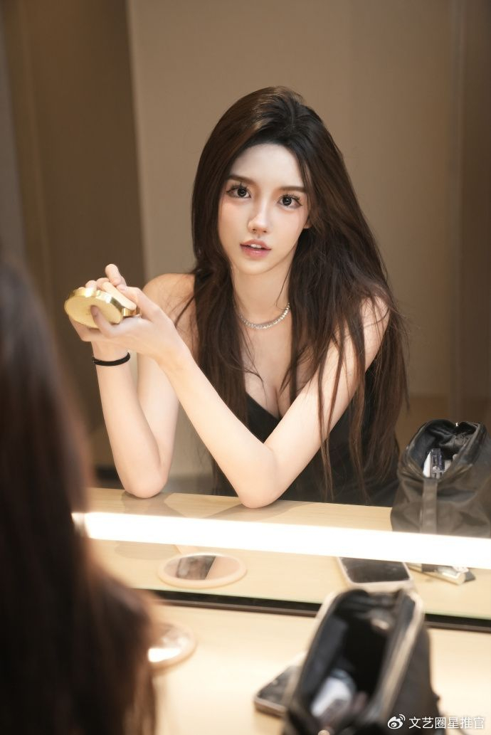 整容上百次出现严重后遗症,拿剪刀戳肚子|艾比|变性人|后遗症_新浪