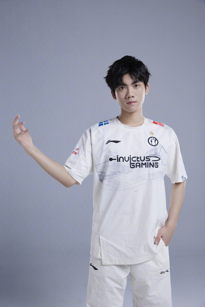 ig电子竞技俱乐部 分享夏季赛定妆照__财经头条