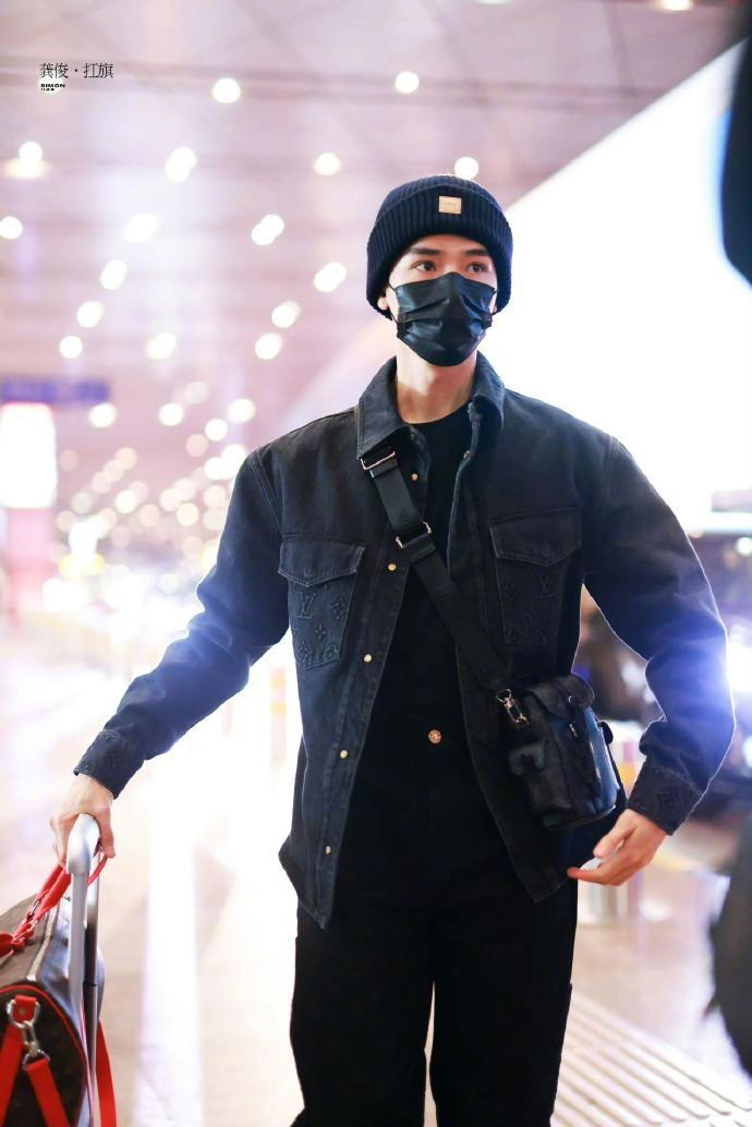 龚俊和lv创意总监合照咱就是说俊子这个状态满分