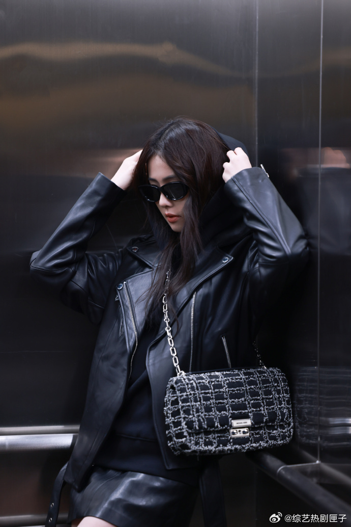 白鹿西装牛仔裤酷姐穿搭来了拽姐白鹿已上线