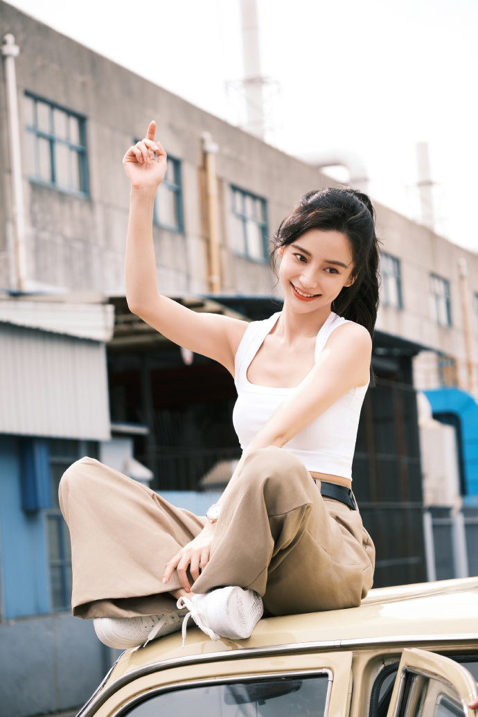 angelababybaby这个造型真的是满满的活力啊超级元气的