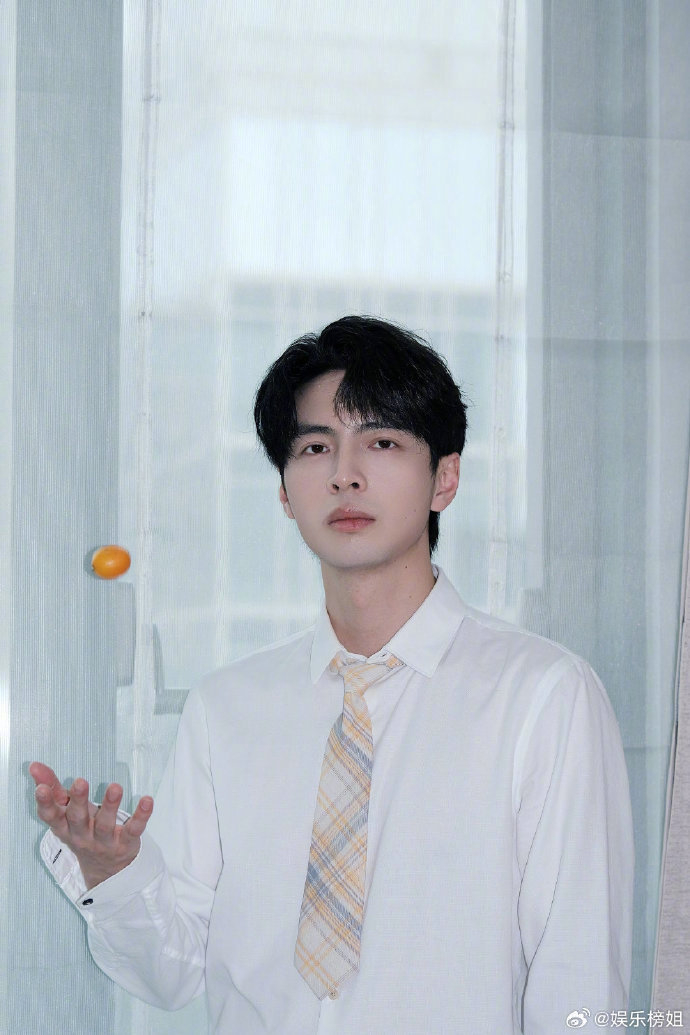 周日有帅哥看确实是一种快乐蒲熠星好适合白衬衫满满校园文少年感