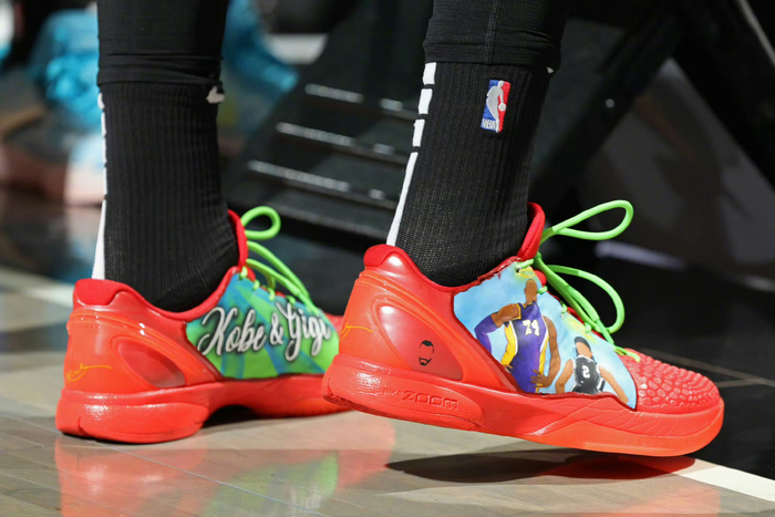 杰伦布朗上脚了一双定制版的nikekobe6reversegrinch