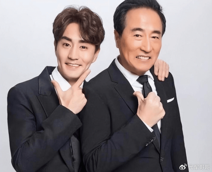 68岁杨立新近况曝光!娶圈外妻子恩爱42年,如今儿子成为他的骄傲|杨玏|父子传承|李女士|父亲|家庭_新浪娱乐_新浪新闻