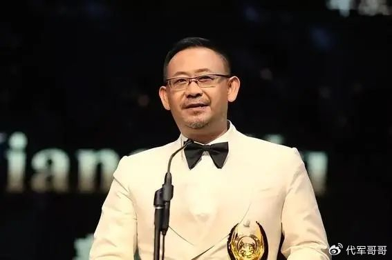 老婆是初恋,女儿是画家,儿子高又壮,家庭和美是姜武的顶级炫富
